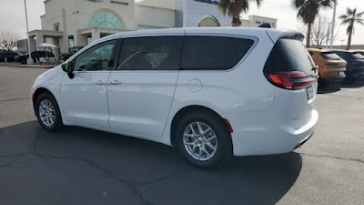 2025 Chrysler Pacifica Select