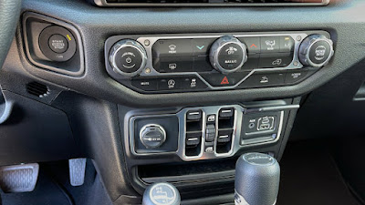2025 Jeep Gladiator Nighthawk