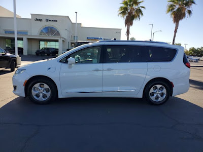 2018 Chrysler Pacifica Hybrid Touring L