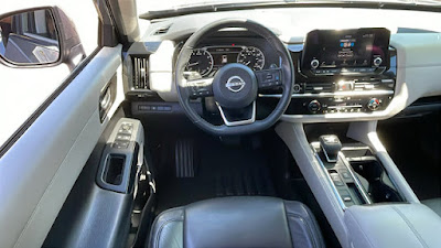 2023 Nissan Pathfinder SV
