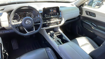 2023 Nissan Pathfinder SV