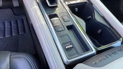 2023 Nissan Pathfinder SV