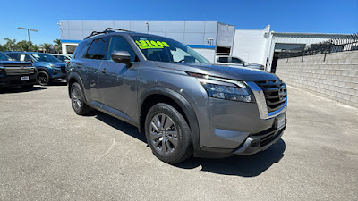 2023 Nissan Pathfinder SV