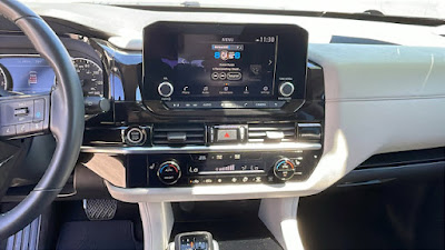 2023 Nissan Pathfinder SV