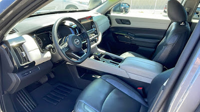 2023 Nissan Pathfinder SV