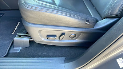 2023 Nissan Pathfinder SV