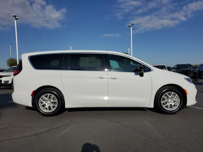 2026 Chrysler Pacifica Select