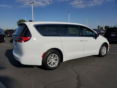 2026 Chrysler Pacifica Select