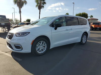 2026 Chrysler Pacifica Select