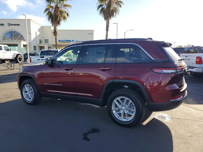 2025 Jeep Grand Cherokee Laredo X