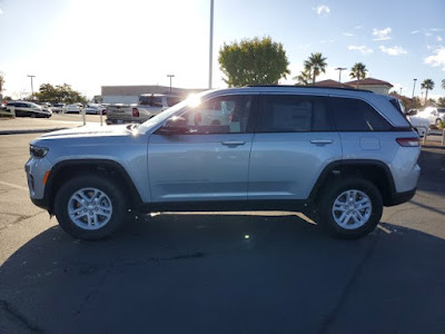 2025 Jeep Grand Cherokee Laredo
