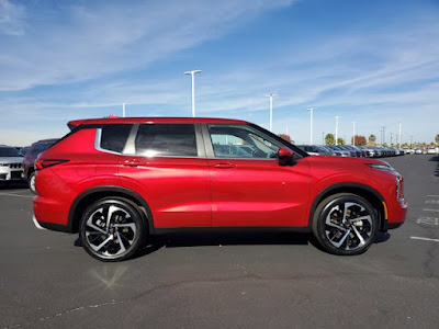 2024 Mitsubishi Outlander SE