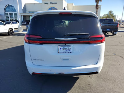 2026 Chrysler Pacifica Select