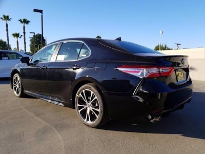 2020 Toyota Camry Hybrid SE
