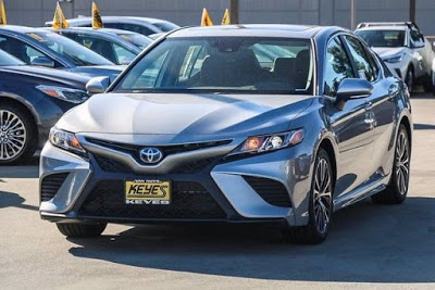 2020 Toyota Camry Hybrid SE