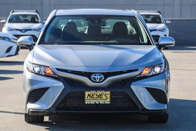 2020 Toyota Camry Hybrid SE