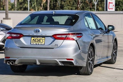 2020 Toyota Camry Hybrid SE