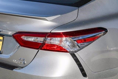 2020 Toyota Camry Hybrid SE