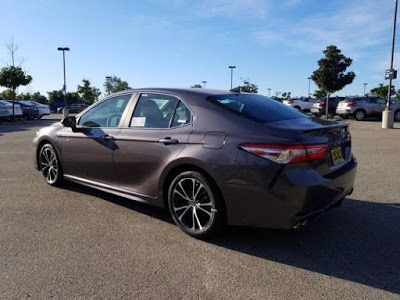 2020 Toyota Camry Hybrid SE