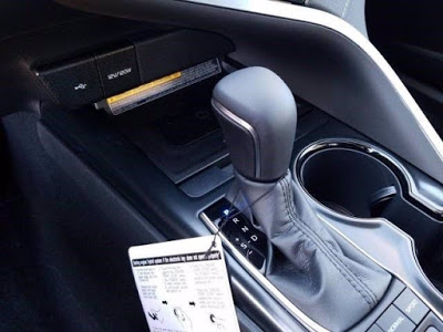2020 Toyota Camry Hybrid SE